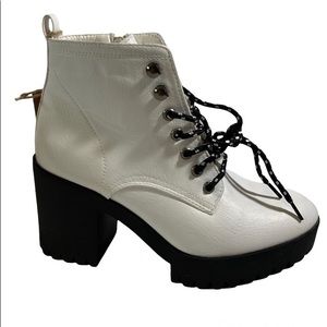 White Faux Leather Combat Boots Block Heel Hiker Lug Sole Women’s Size 8